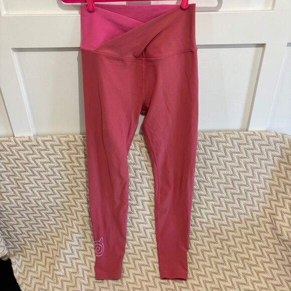 Peloton Cadent Cross Over Front High Rise Athletic Leggings - Picture 4 of 9